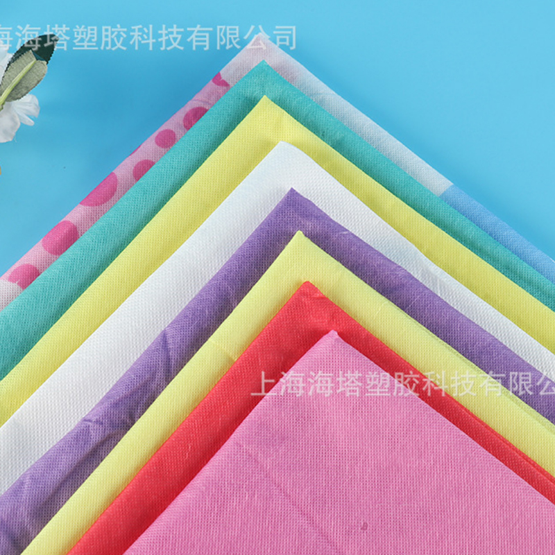 Selvklæbende vandopløseligt nonwoven stof